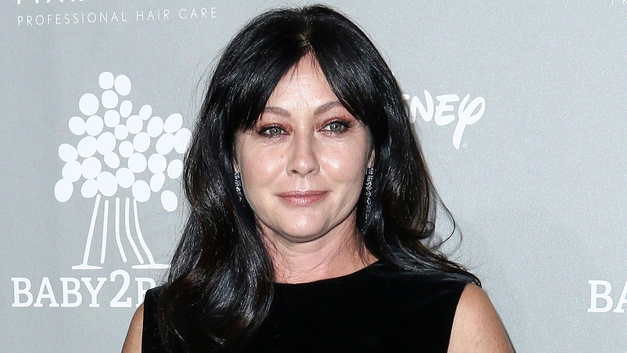 Shannan Doherty, Schauspielerin aus den USA, steht bei der Baby2Baby-Gala auf dem Roten Teppich. Doherty kämpft nach einer zwischenzeitlichen Besserung erneut gegen Brustkrebs.
