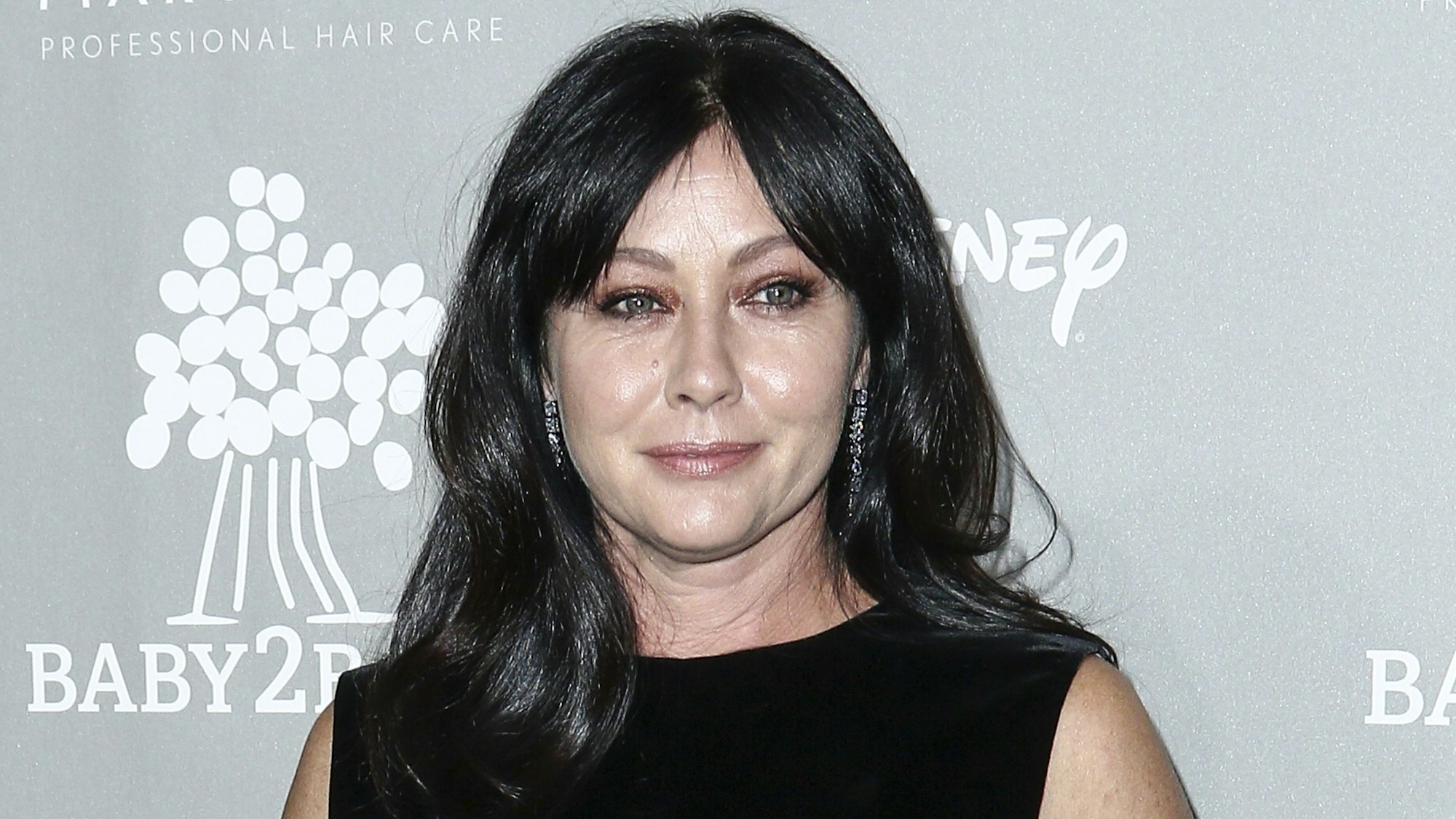 Shannan Doherty, Schauspielerin aus den USA, steht bei der Baby2Baby-Gala auf dem Roten Teppich. Doherty kämpft nach einer zwischenzeitlichen Besserung erneut gegen Brustkrebs.