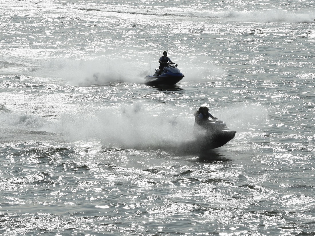 Ein Ausflug mit dem Jetski auf dem Rhein (hier ein Archivfoto von 2020) endete für einen 60-Jährigen tödlich.