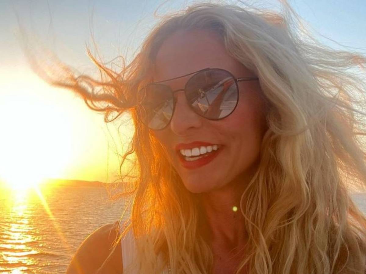 Die Moderatorin Sonya Kraus auf einem Selfie, dass sie am 12. August auf Instagram hochgeladen hat.