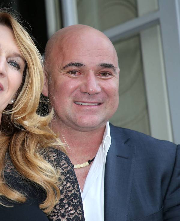 Steffi Graf und Andre Agassi lächeln in die Kamera