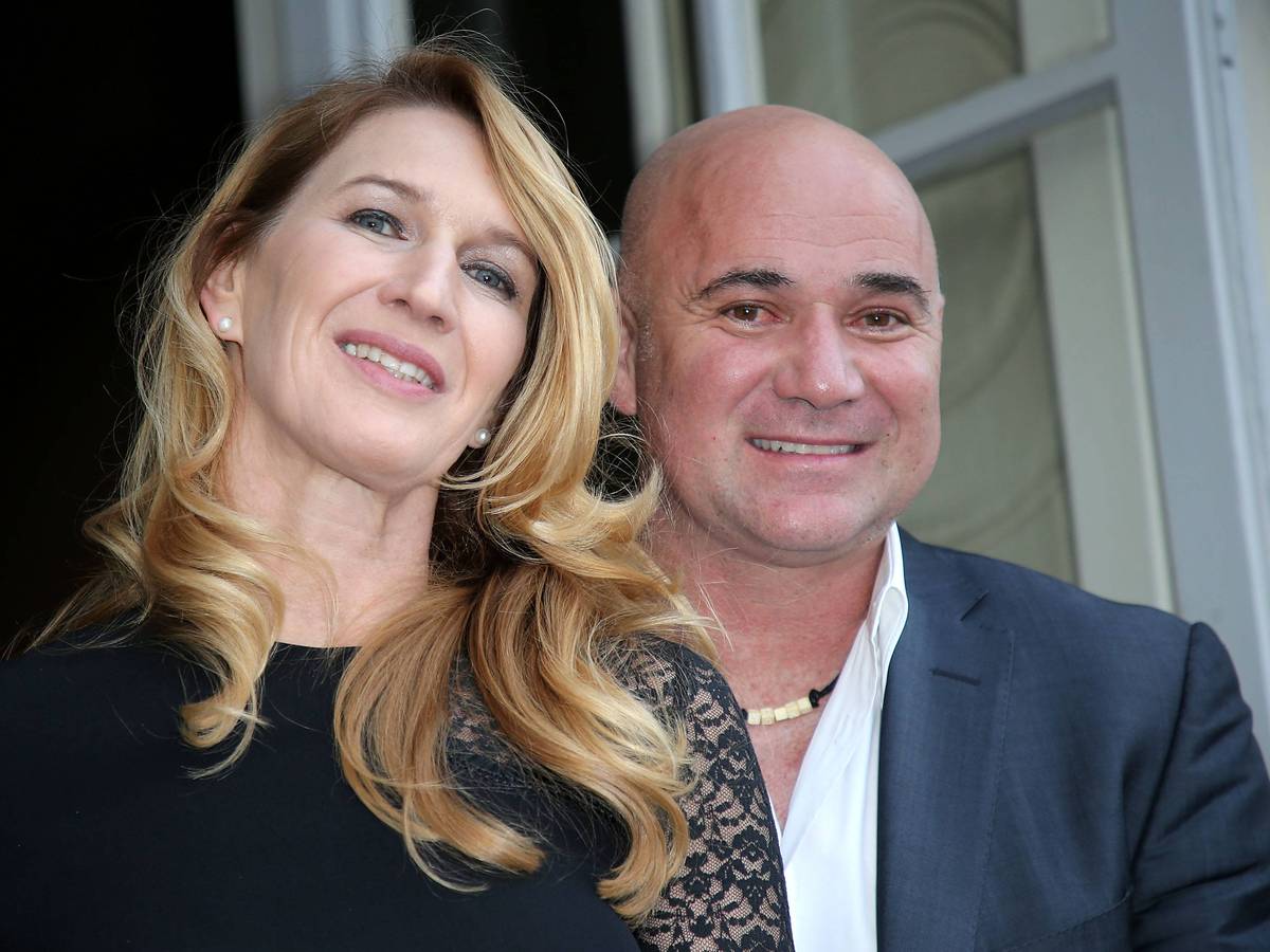 Steffi Graf und Andre Agassi lächeln in die Kamera