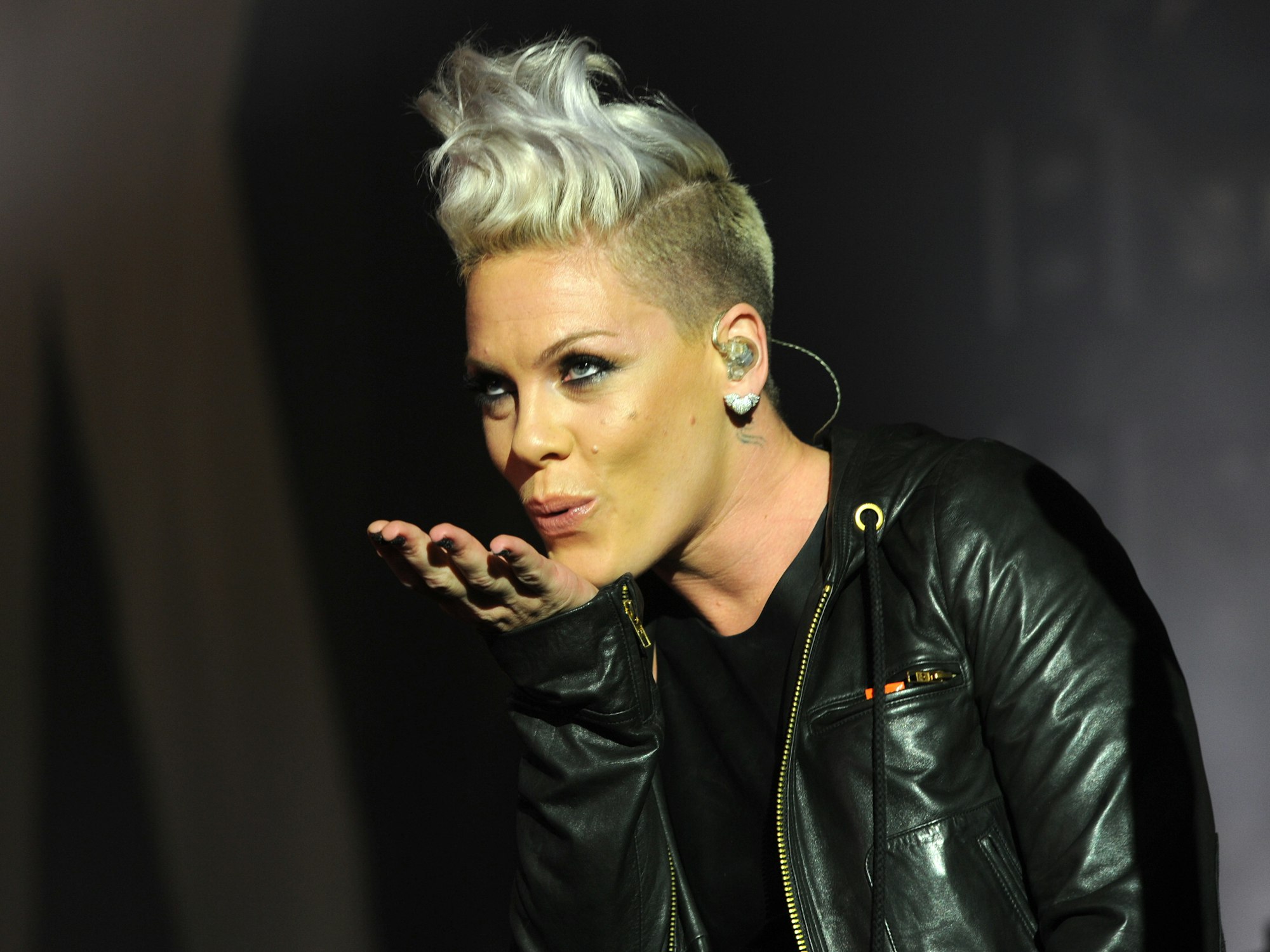 Die Sängerin Pink (hier zu sehen im Februar 2012 in München) kann von einem bestimmten deutschen Getränk nicht genug bekommen.