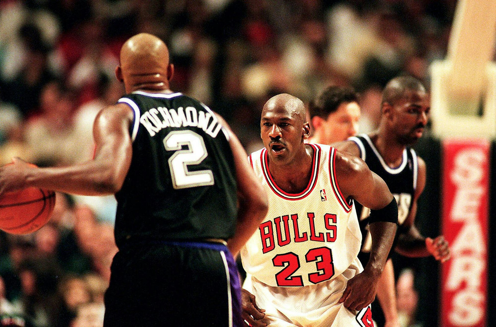 Michael Jordan im Duell mit Mitch Richmond