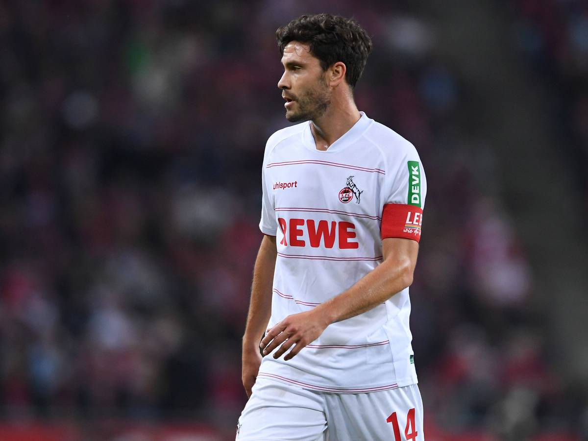 Jonas Hector (31) mit der Kapitänsbinde im Bundesligaspiel gegen Greuther Fürth (1. Oktober 2021).
