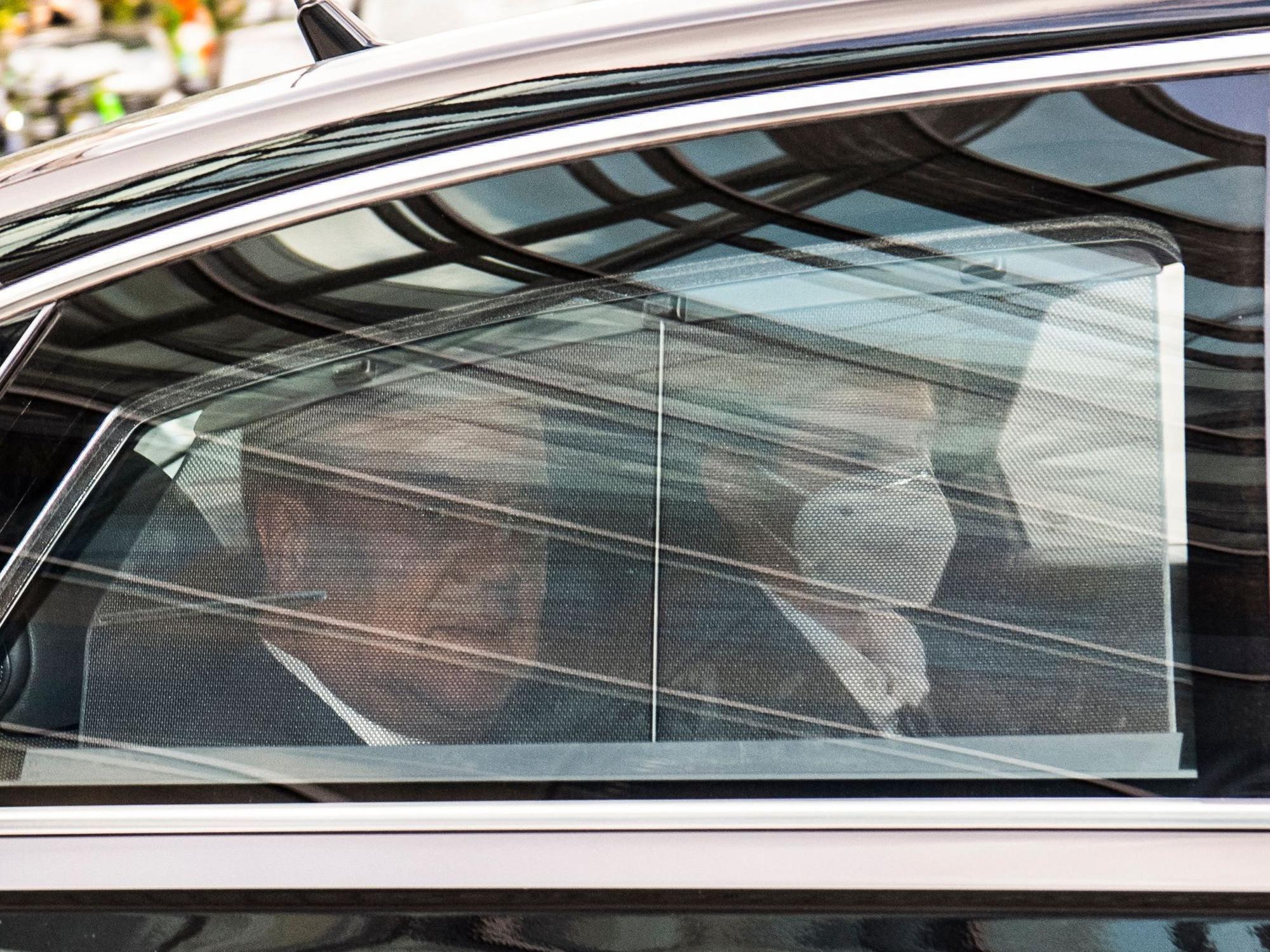 Armin Laschet trifft am 11. Oktober 2021 mit einer Limousine beim CDU-Treffen ein.