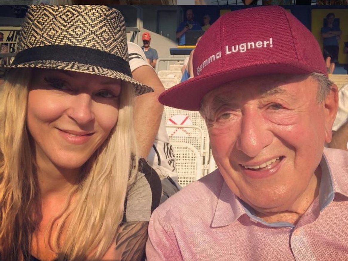 Richard „Mörtel“ Lugner mit seiner Freundin Simone Reiländer auf einem Selfie im Juni 2021.
