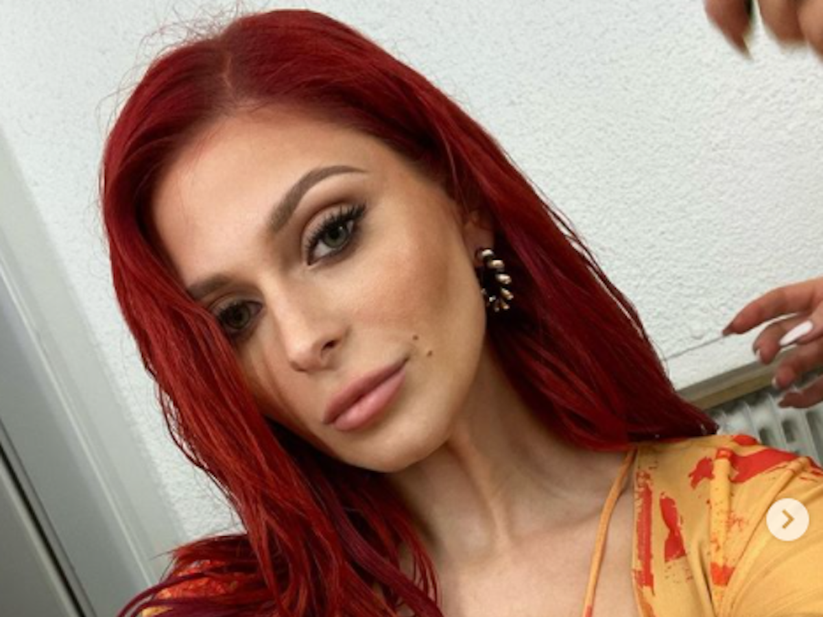 Schlagersängerin Marie Reim lächelt auf einem Instagram-Selfie vom 06. September 2021. Foto gescreenshotet aus Instagram am 12.10.2021 zum Zwecke der Berichterstattung.