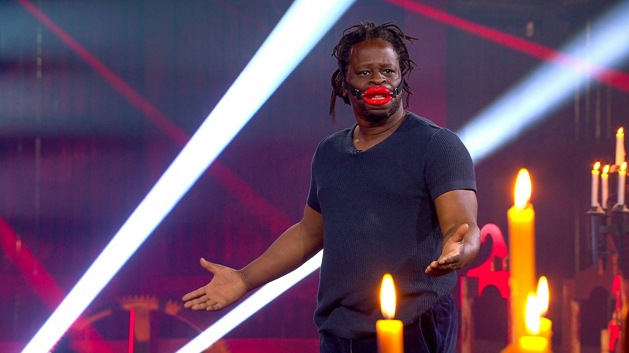 Mola Adebisi ist in der aktuelles Staffel „Das Sommerhaus der Stars - Kampf der Promipaare“ als Kandidat dabei.