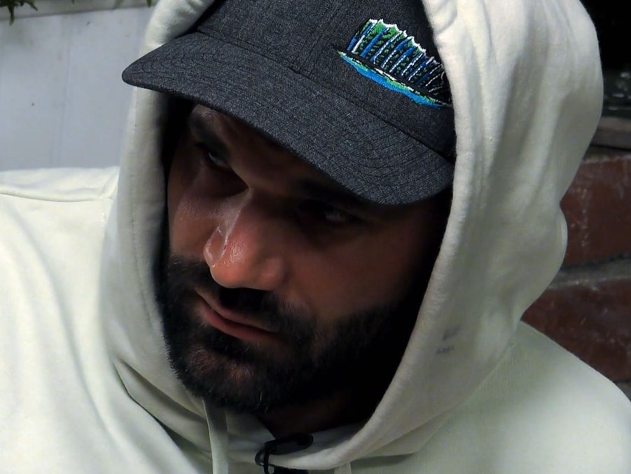 Mike Cees-Monballijn ergeht sich am Abend in wüsten Drohungen: „Ihr habt mich hier noch von meiner guten Seite kennengelernt. Ich lebe beide Seiten: die gute und die böse.“