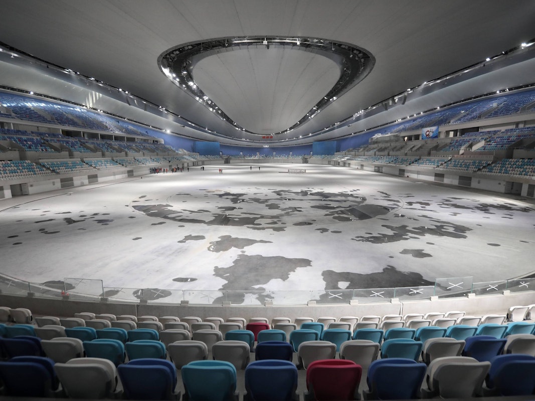 Einblick in die neugebaute Eisschnelllauf-Arena Ice Ribbon in Peking