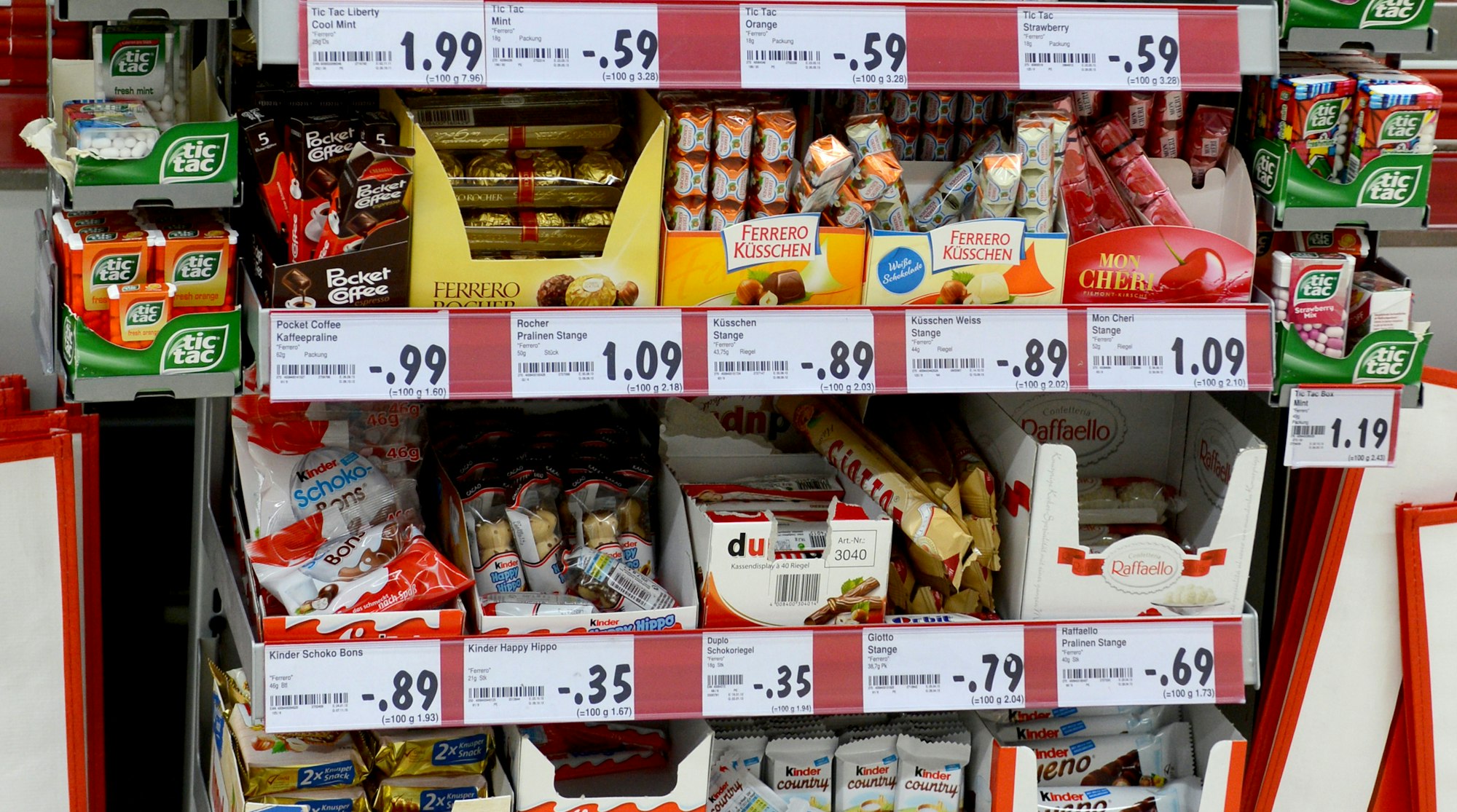 Süßwaren-Regal in einer Kaufland-Filiale in Baden-Württemberg