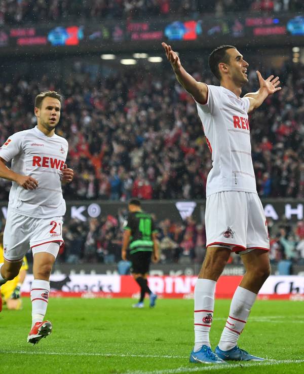 Ellyes Skhiri jubelt für den 1. FC Köln gegen die SpVgg Greuther Fürth.