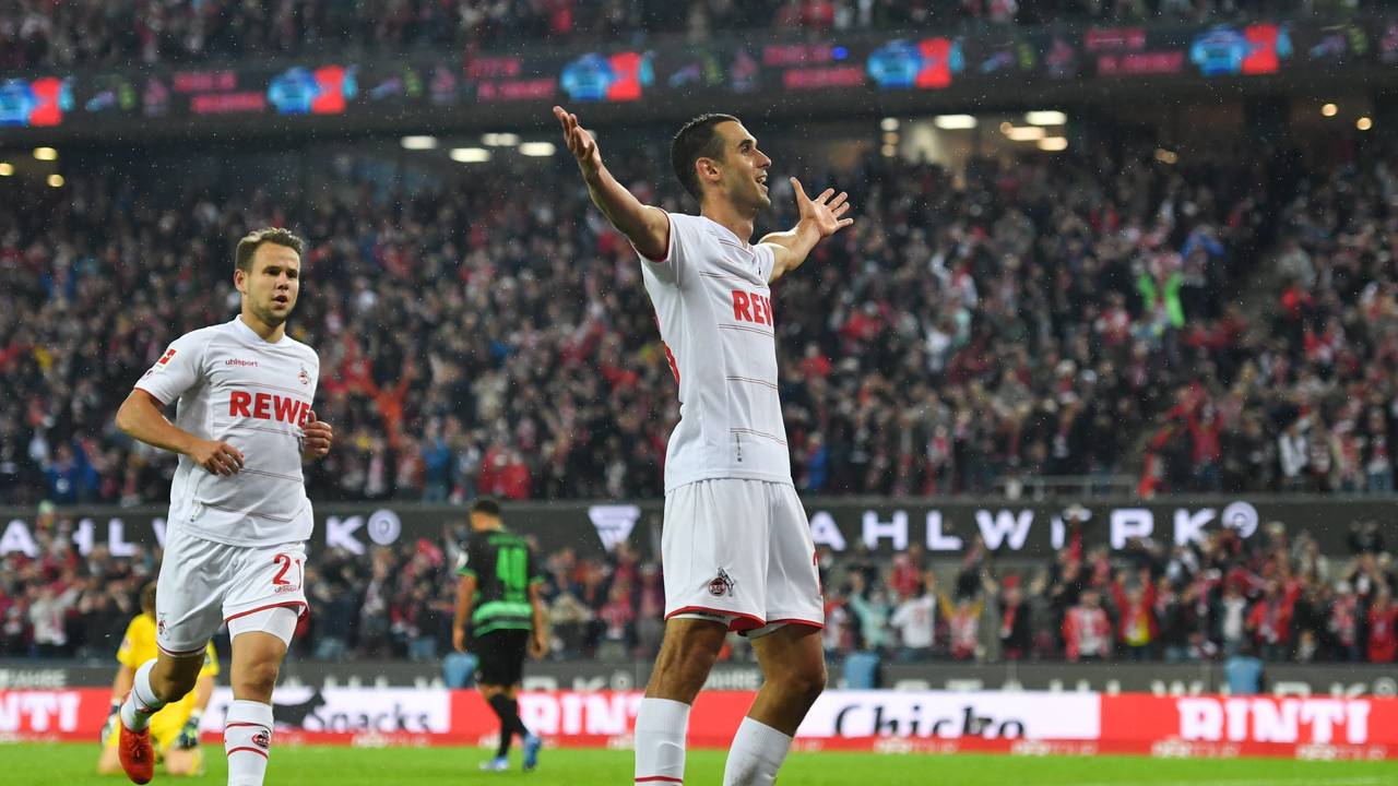 Ellyes Skhiri jubelt für den 1. FC Köln gegen die SpVgg Greuther Fürth.