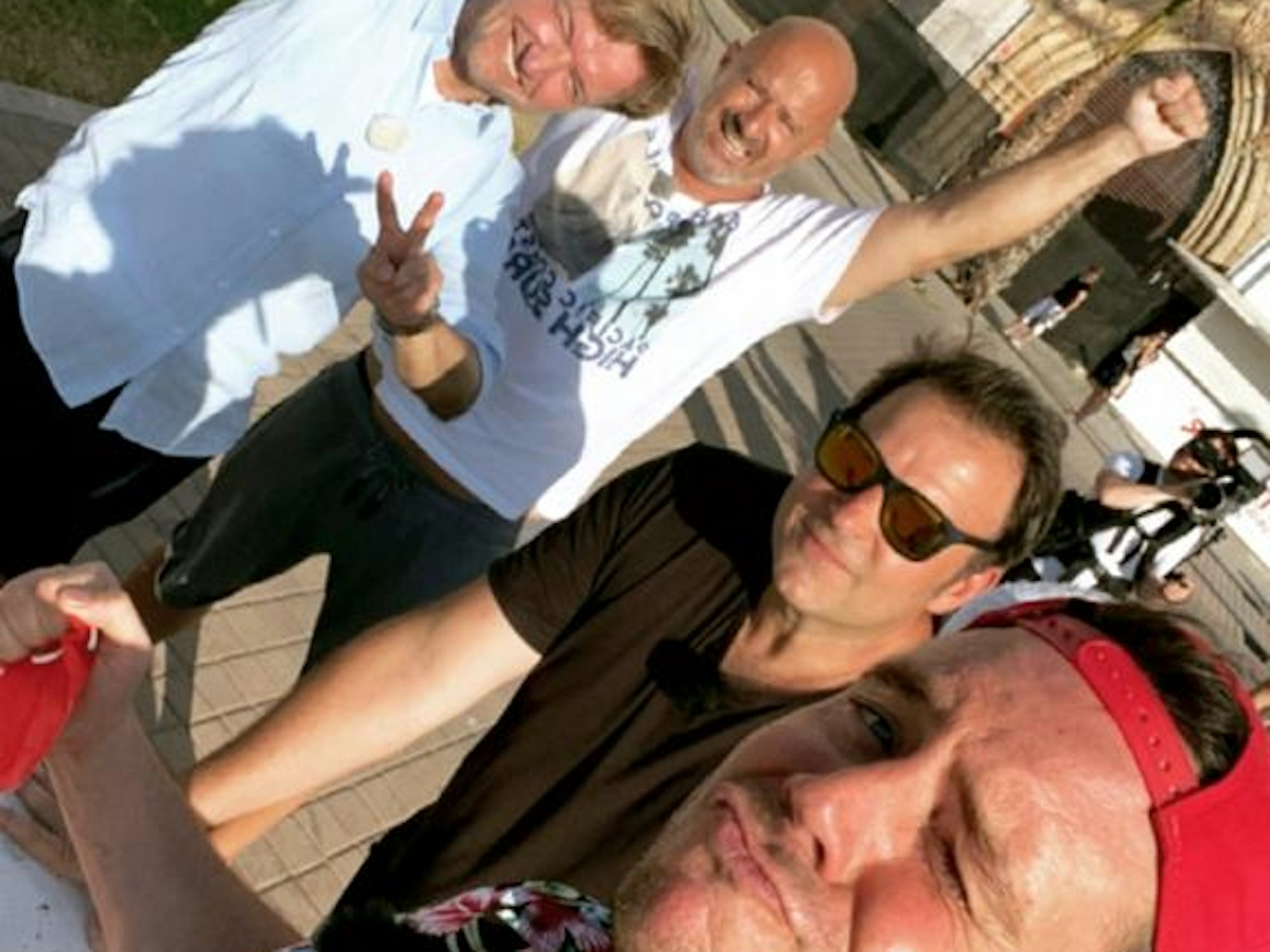 Lorenz Büffel mit Freunden am Ballermann im Sommer 2021.