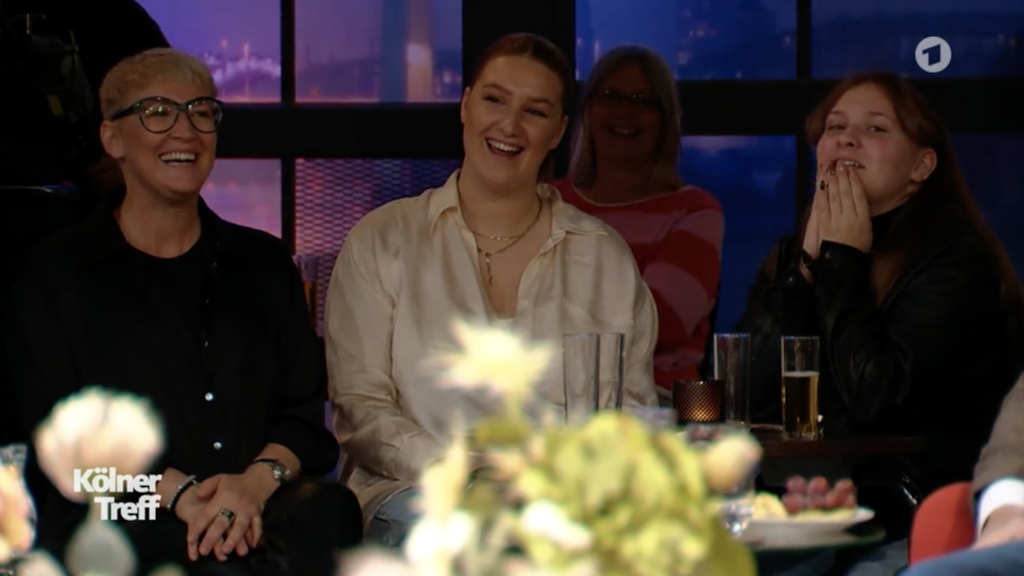 Steffen Baumgarts Familie sitzt beim Kölner Treff im Studio.