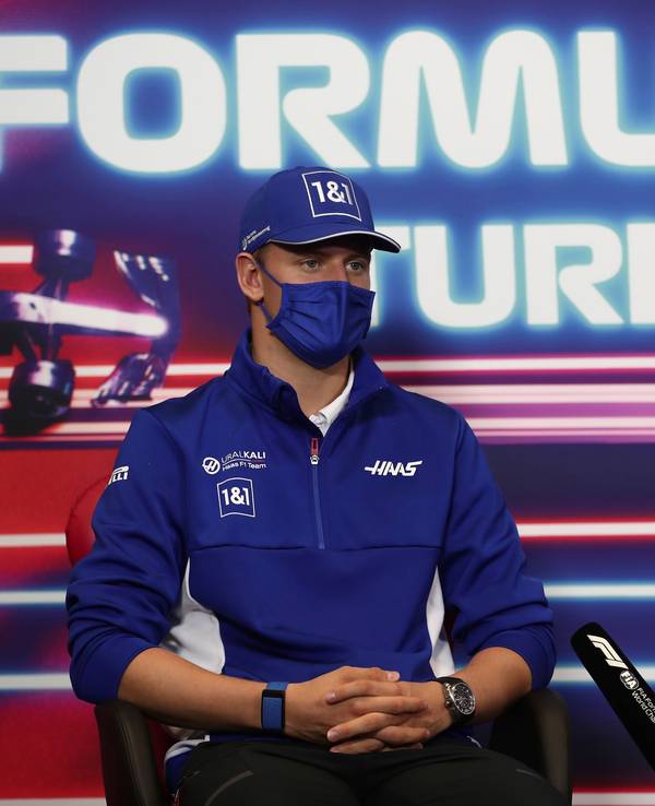 Mick Schumacher bei einer Pressekonferenz vor dem Rennen in der Türkei.