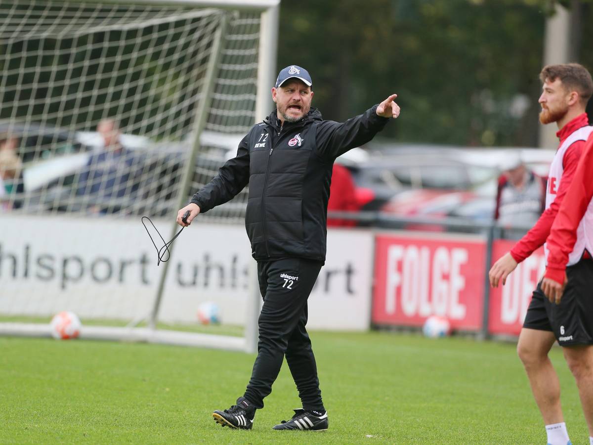 Steffen Baumgart trainiert den 1. FC Köln um Salih Özcan.
