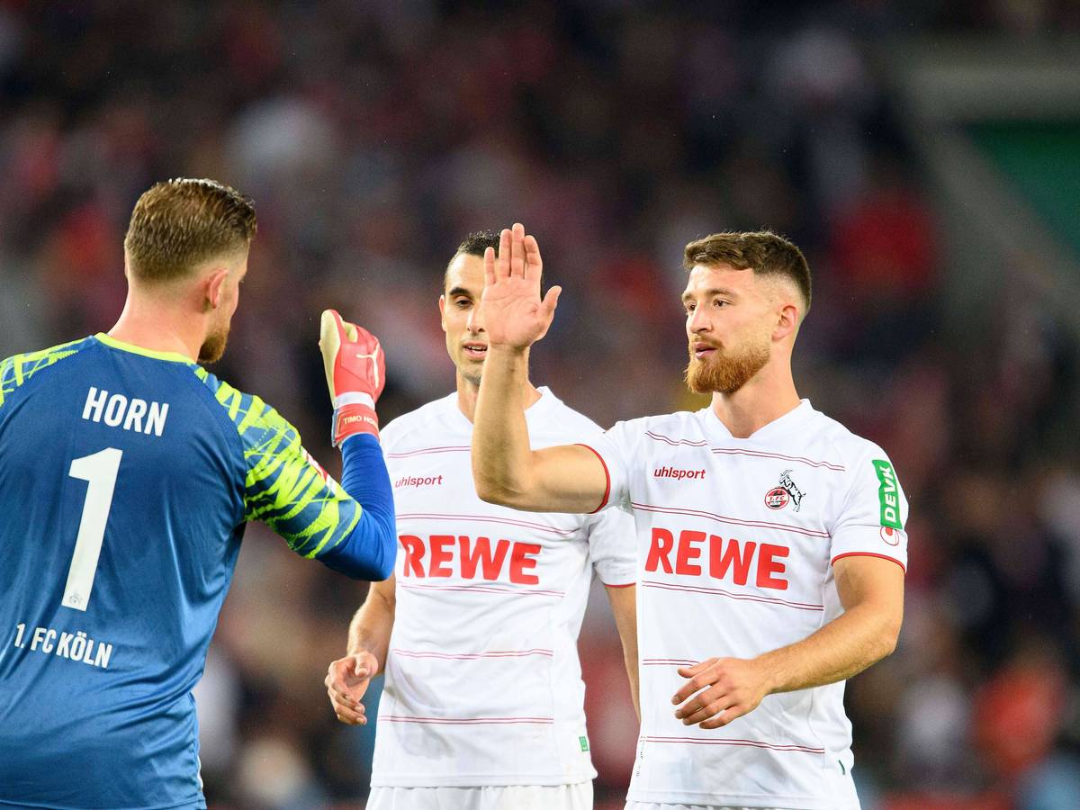 Salih Özcan jubelt für den 1. FC Köln gegen Greuther Fürth mit Timo Horn und Ellyes Skhiri.