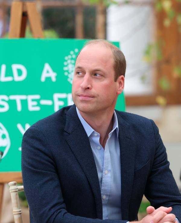 Prinz William, Herzog von Cambridge, spricht mit Kindern der Heathlands School im Rahmen eines Besuchs in den Royal Botanic Gardens, um an einer Veranstaltung der Generation Earthshot teilzunehmen