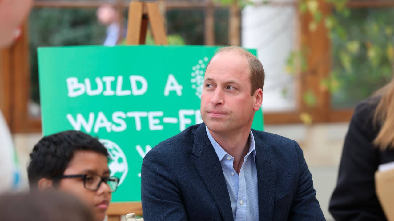 Prinz William, Herzog von Cambridge, spricht mit Kindern der Heathlands School im Rahmen eines Besuchs in den Royal Botanic Gardens, um an einer Veranstaltung der Generation Earthshot teilzunehmen