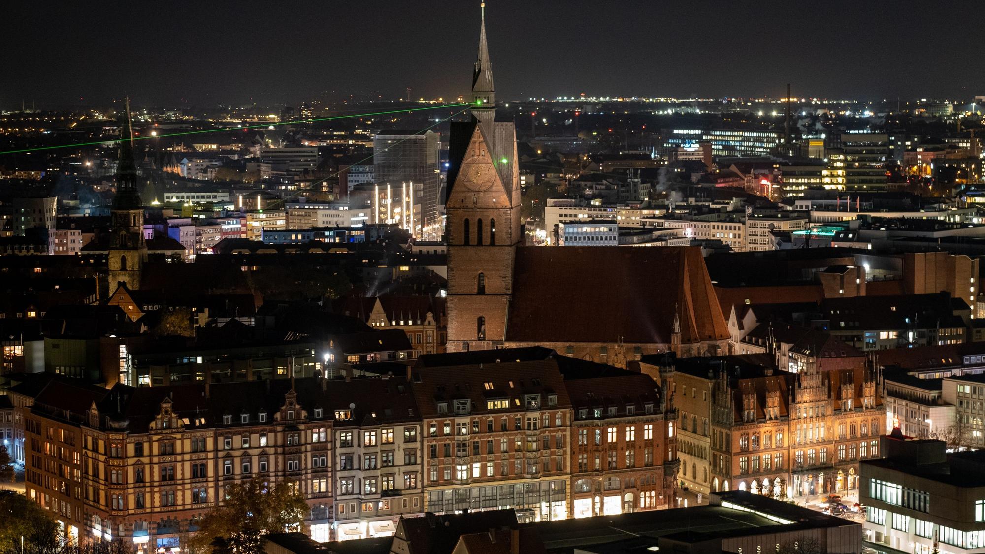 Ein merkwürdiges Grummeln hat es am Mittwochnachmittag (13. Oktober 2021) in Hannover gegeben. Hier ein undatiertes Foto der Innenstadt. Bisher ist unklar, woher es stammt.