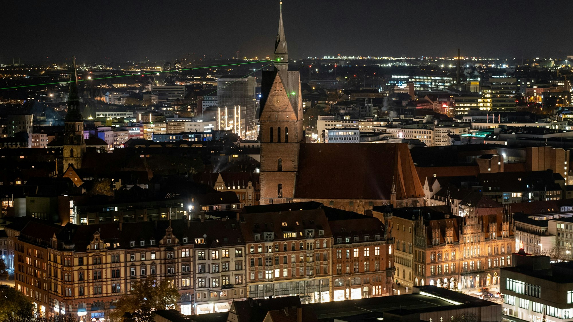 Ein merkwürdiges Grummeln hat es am Mittwochnachmittag (13. Oktober 2021) in Hannover gegeben. Hier ein undatiertes Foto der Innenstadt. Bisher ist unklar, woher es stammt.