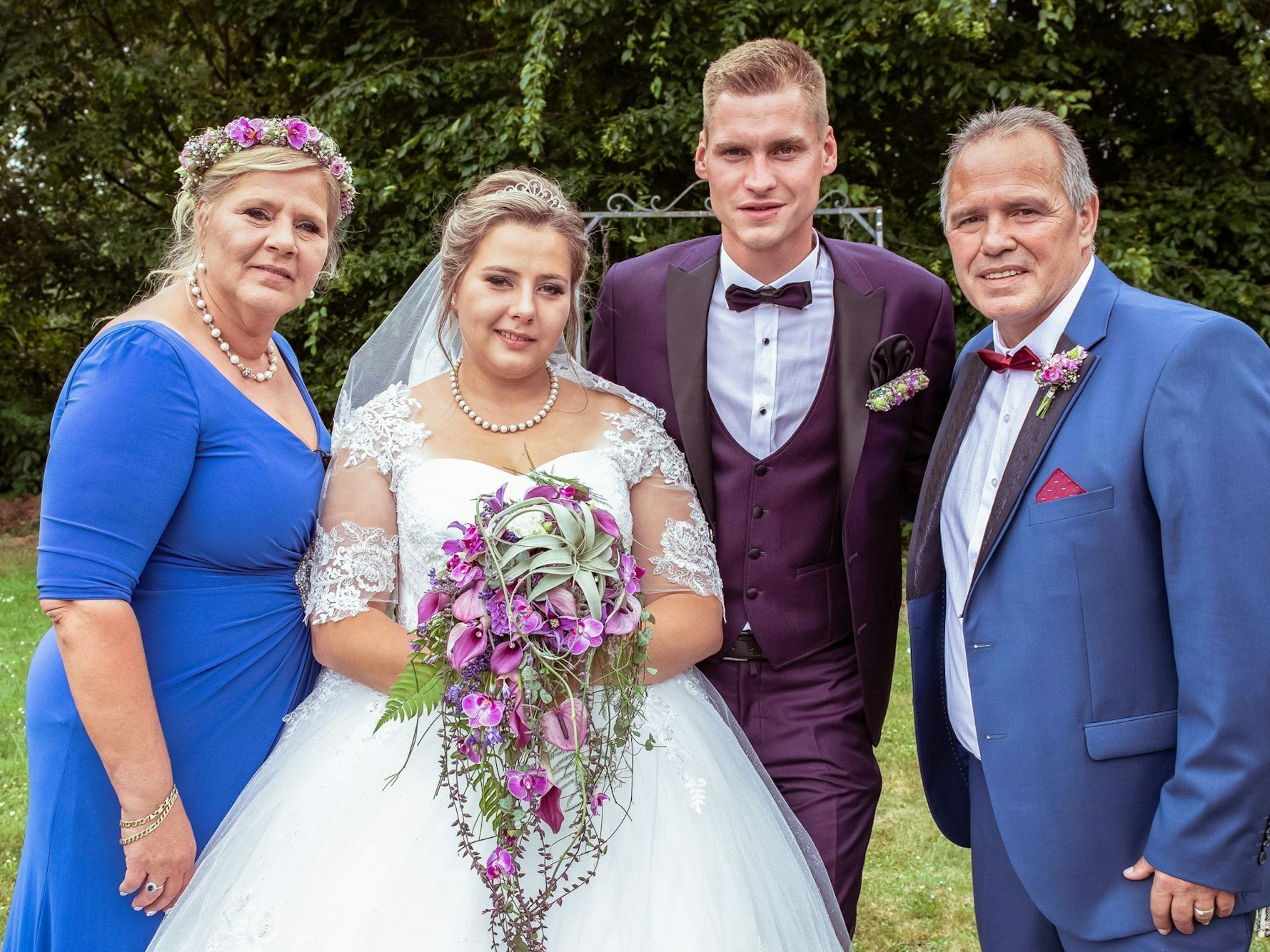 Im Juni 2019 heiratete Sarafina Wollny ihren Peter (2. von rechts). Nun sind sie Eltern von Zwillingen.