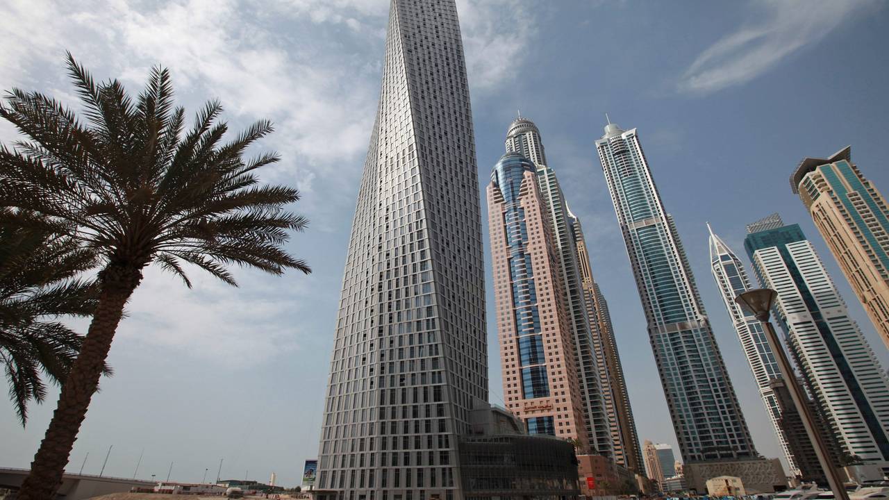 Blick auf Hochhäuser in Dubai.