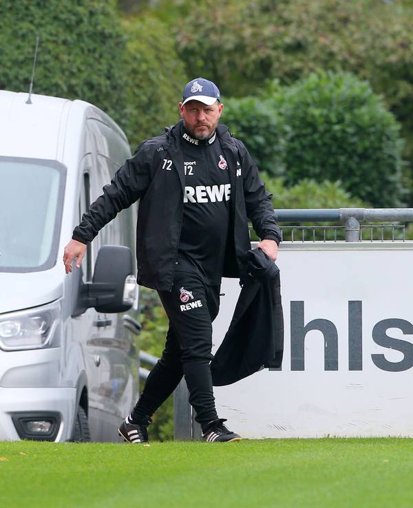 Steffen Baumgart kommt zum Training des 1. FC Köln.
