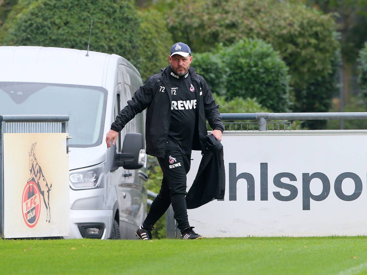 Steffen Baumgart kommt zum Training des 1. FC Köln.
