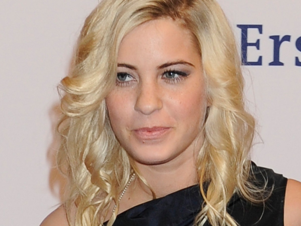 Jasmin Tawil grinst auf einem Foto.