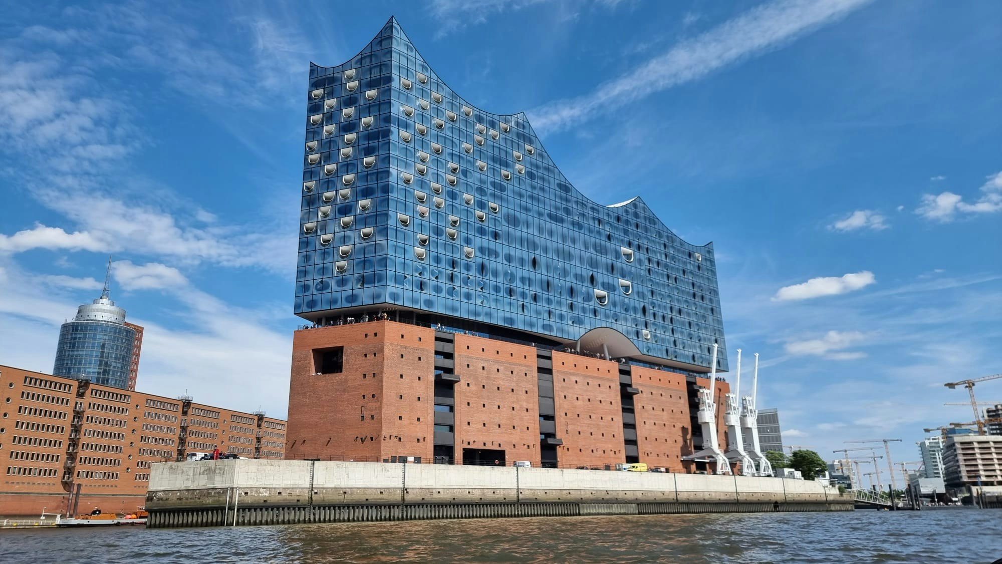 Zu sehen ist die Elbphilharmonie in Hamburg