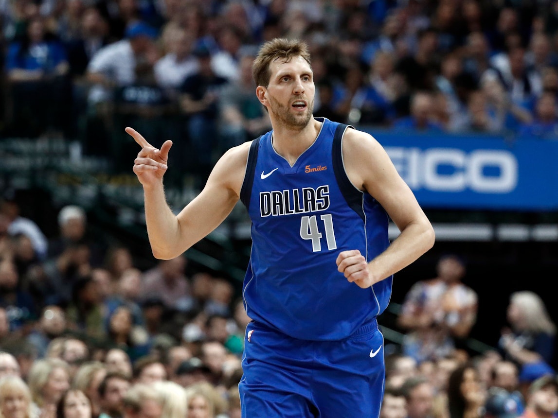 NBA-Legende Dirk Nowitzki bei einem Spiel der Mavericks in Dallas gegen die Phoenix Suns