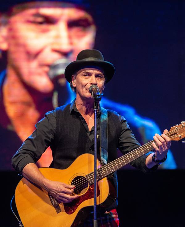 31.10.2020, Köln: Peter Brings auf der Bühne bei der Brings-Revue im Theater im Tanzbrunnen. Foto: Uwe Weiser