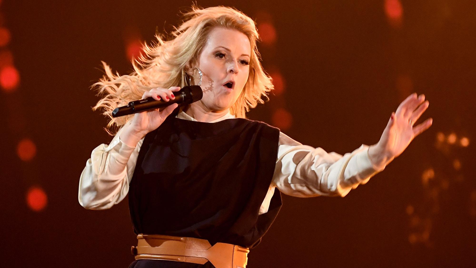 Patricia Kelly steht bei der Show „Schlagerchampions – Das große Fest der Besten“ auf der Bühne.