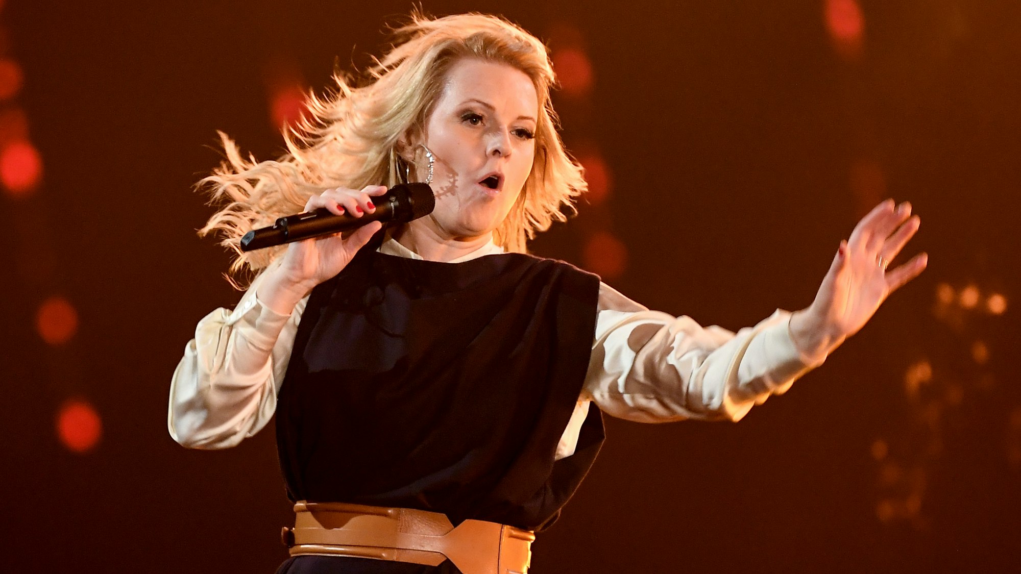 Patricia Kelly steht bei der Show „Schlagerchampions – Das große Fest der Besten“ auf der Bühne.