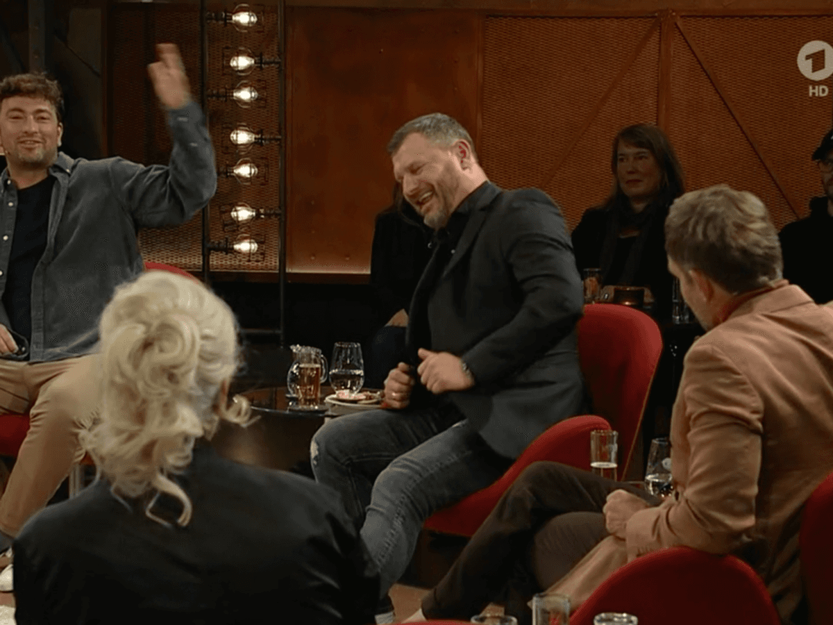 Steffen Baumgart und Marteria sitzen in der Talk-Sendung Kölner Treff.