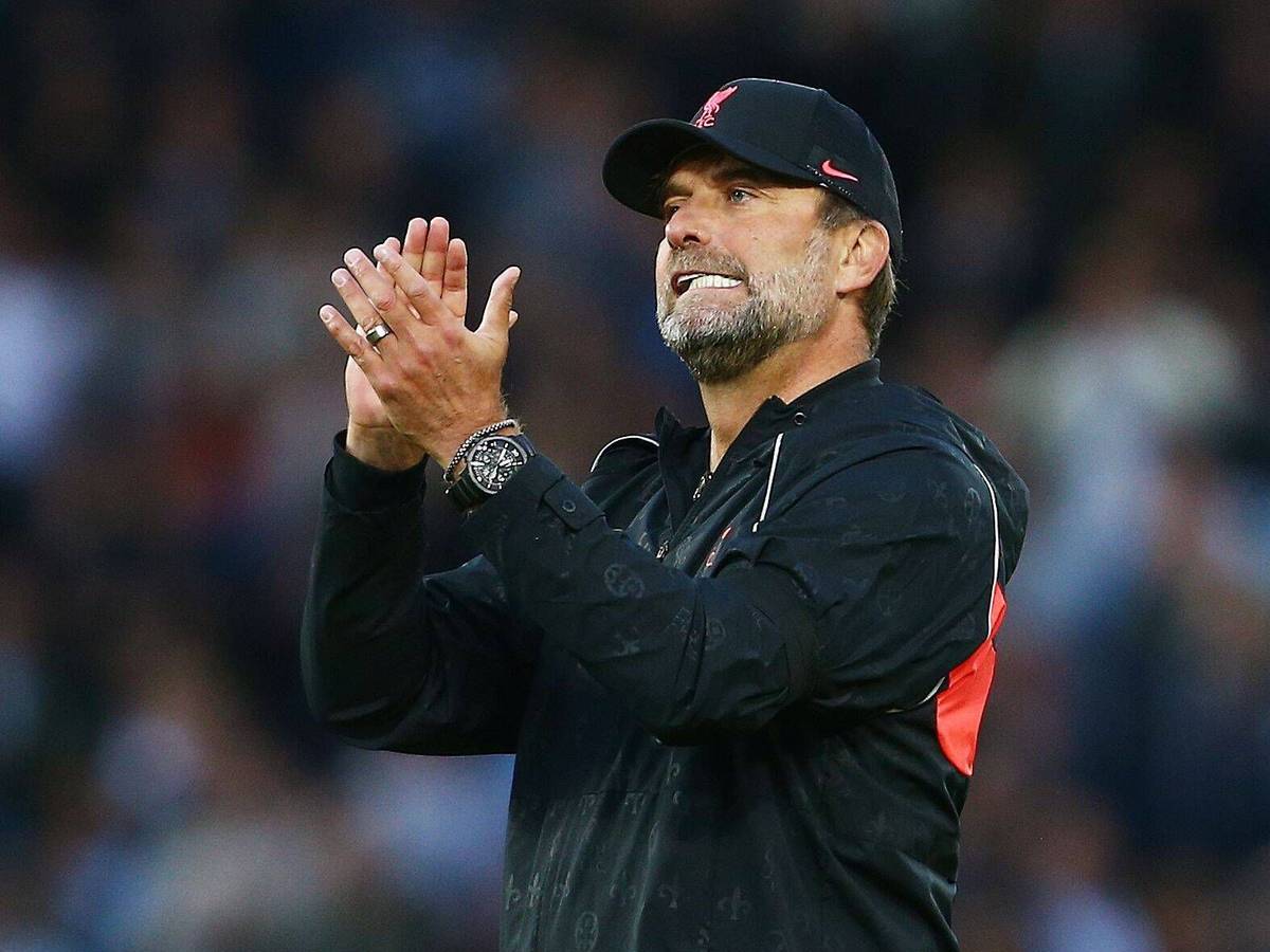 Jürgen Klopp applaudiert.