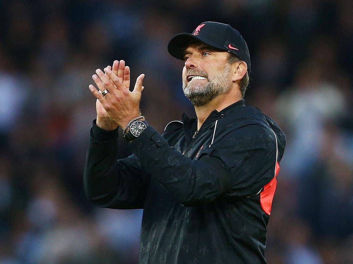 Jürgen Klopp applaudiert.