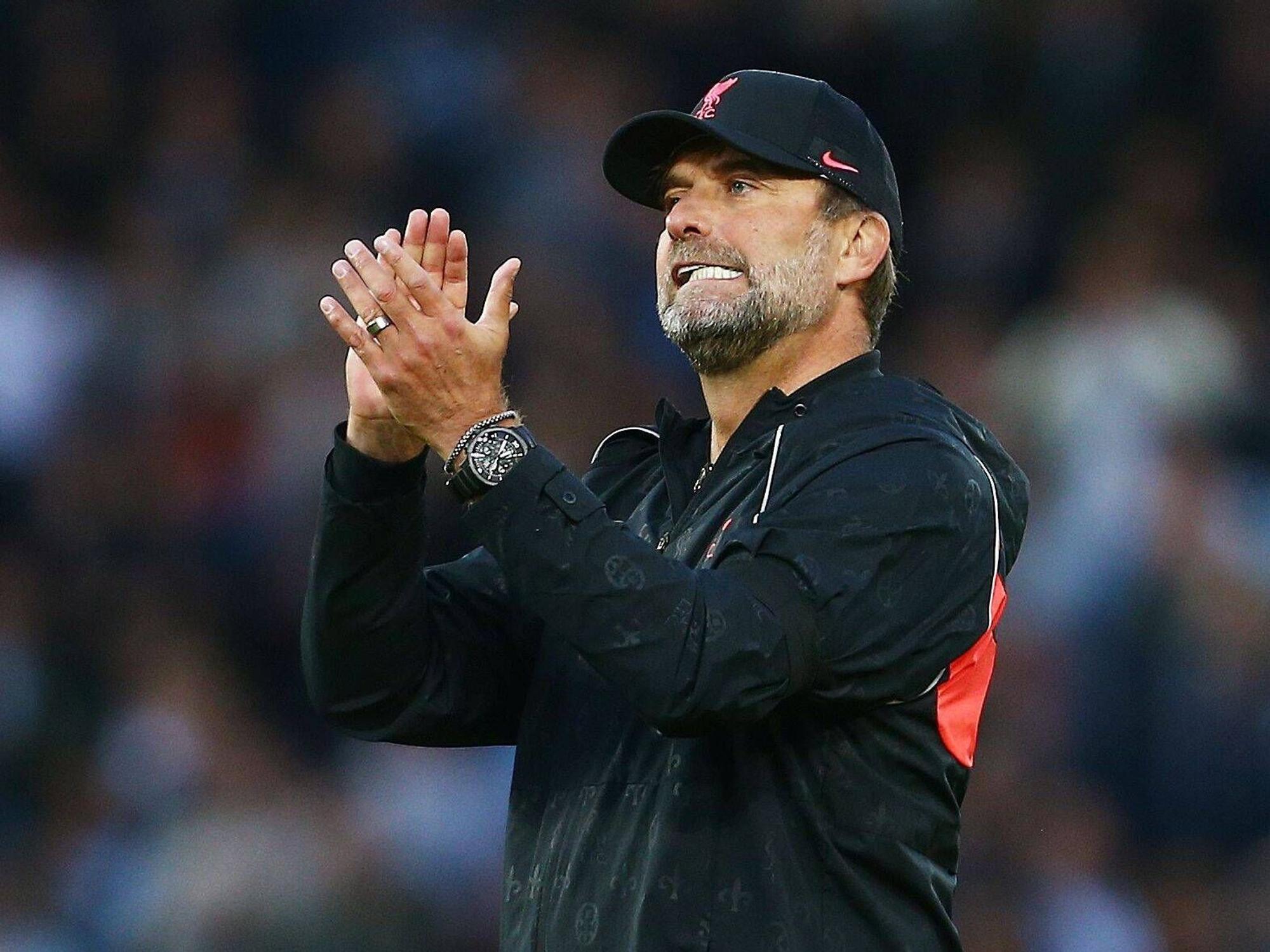 Jürgen Klopp applaudiert.