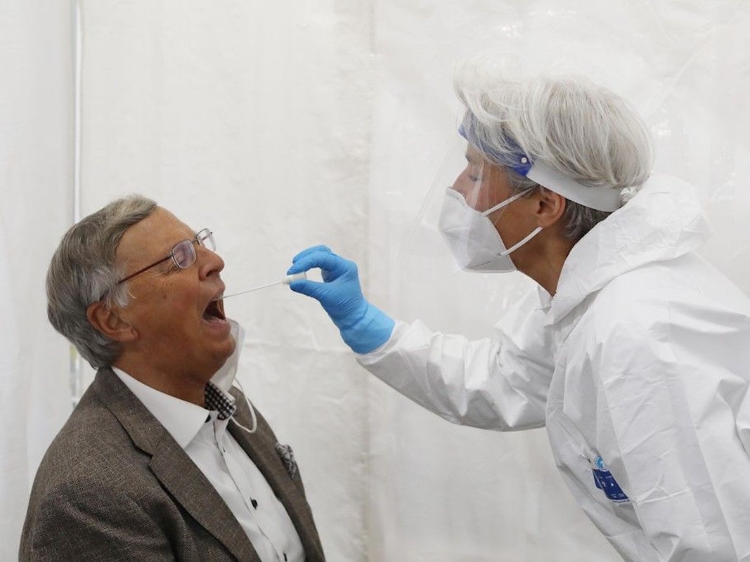 Wolfgang Bosbach im Testzentrum Bensberg beim Corona-Test