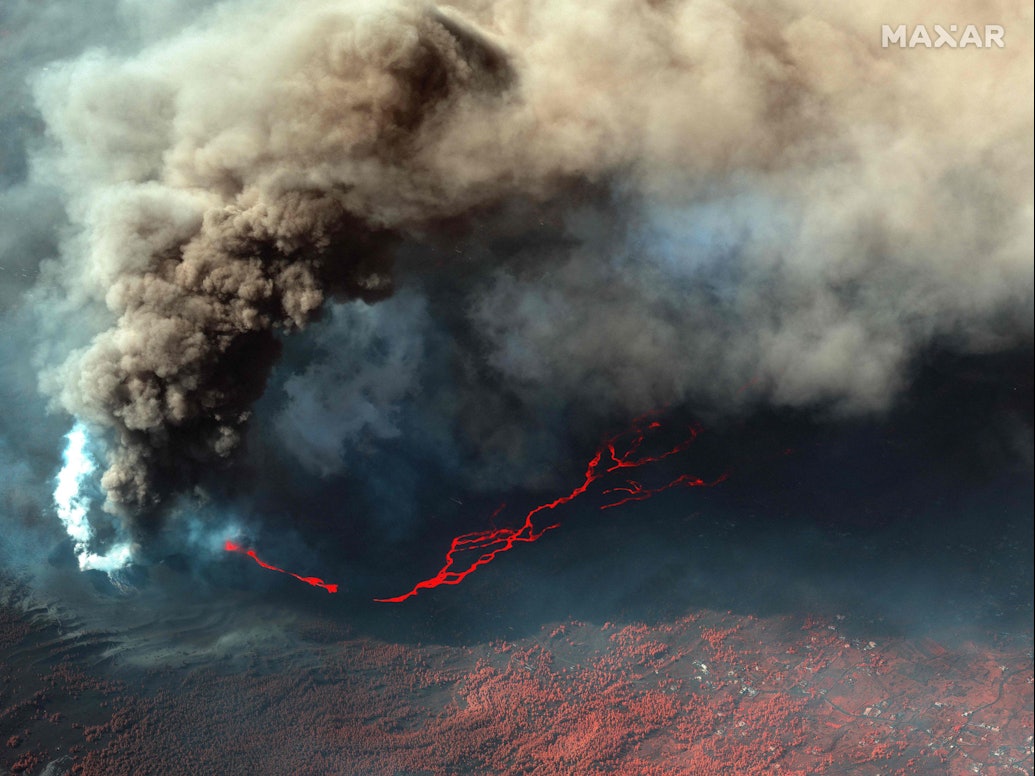 Auf La Palma kam es zu weiteren Lavaströmen und Erdbeben. Hunderte Menschen mussten evakuiert werden. Auf dem Foto (aufgenommen am 14. Oktober) sieht man die Eruption des Vulkans „La Cumbre Vieja“ auf La Palma.