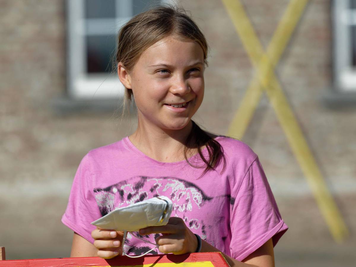 Die Klimaaktivistin Greta Thunberg steht bei einem Pressetermin im Tagebaudorf Lützerath (NRW).