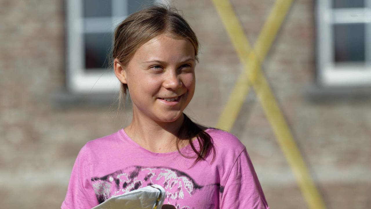 Die Klimaaktivistin Greta Thunberg steht bei einem Pressetermin im Tagebaudorf Lützerath (NRW).
