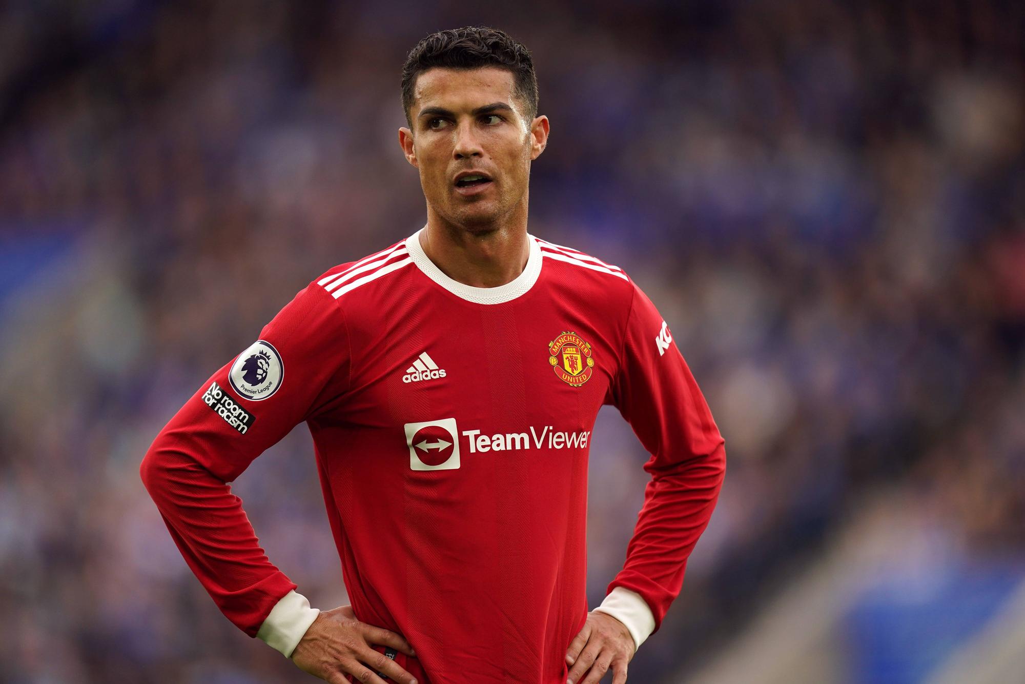 Cristiano Ronaldo schaut wenig erfreut ob der Leistung seiner Mannschaft bei Leicester City.