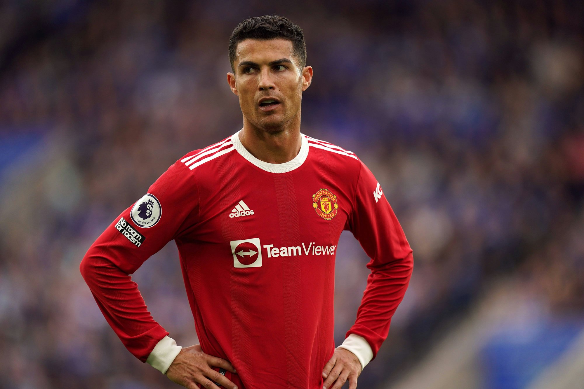 Cristiano Ronaldo schaut wenig erfreut ob der Leistung seiner Mannschaft bei Leicester City.