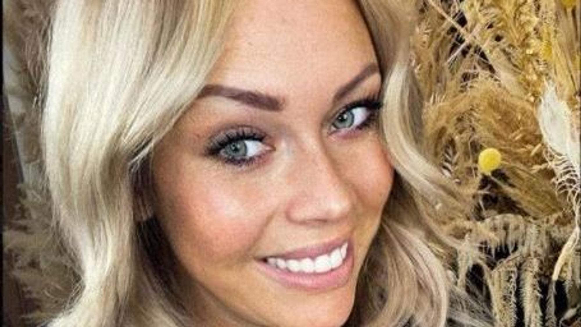 Julia Holz befindet sich wieder im Krankenhaus: Das Selfie lud die Influencerin Anfang Oktober 2021 bei Instagram hoch.