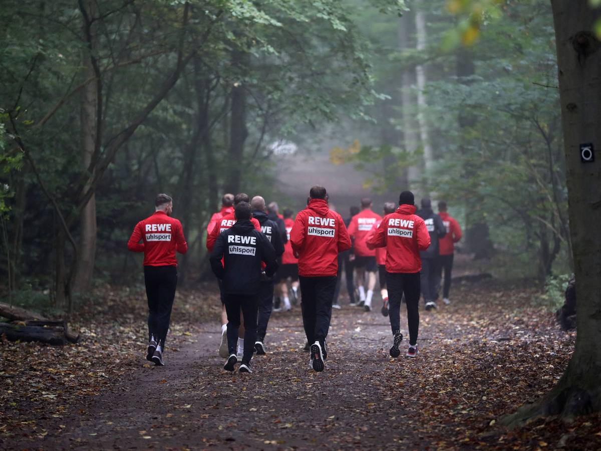 Der 1. FC Köln läuft durch den Grüngürtel.