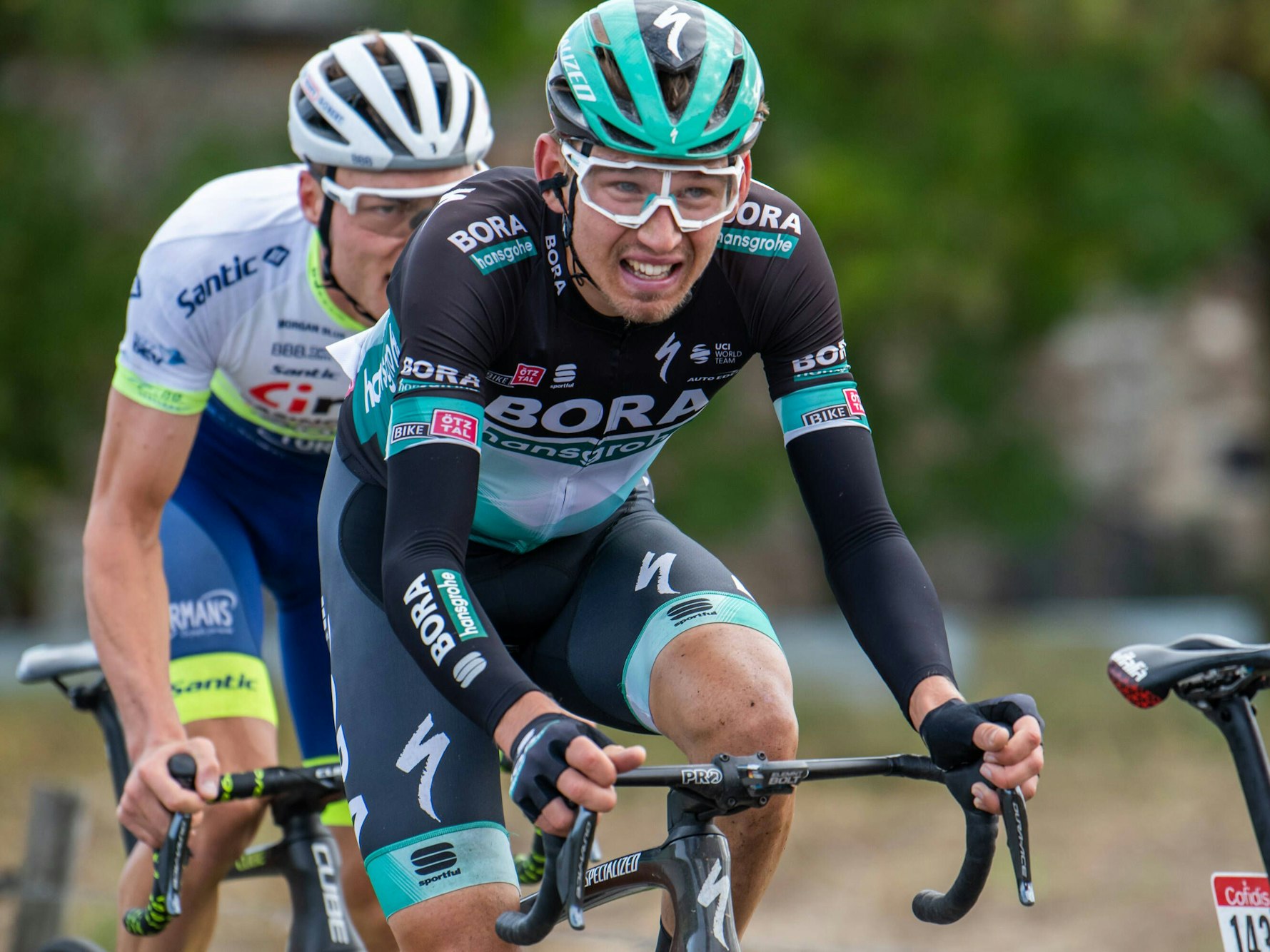 Lennard Kämna verzerrt angestrengt das Gesicht während des Eintages-Klassikers Lüttich-Bastogne-Lüttich.